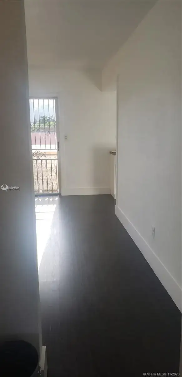 1050 SW 7th St, Miami FL 33130 photo 2
