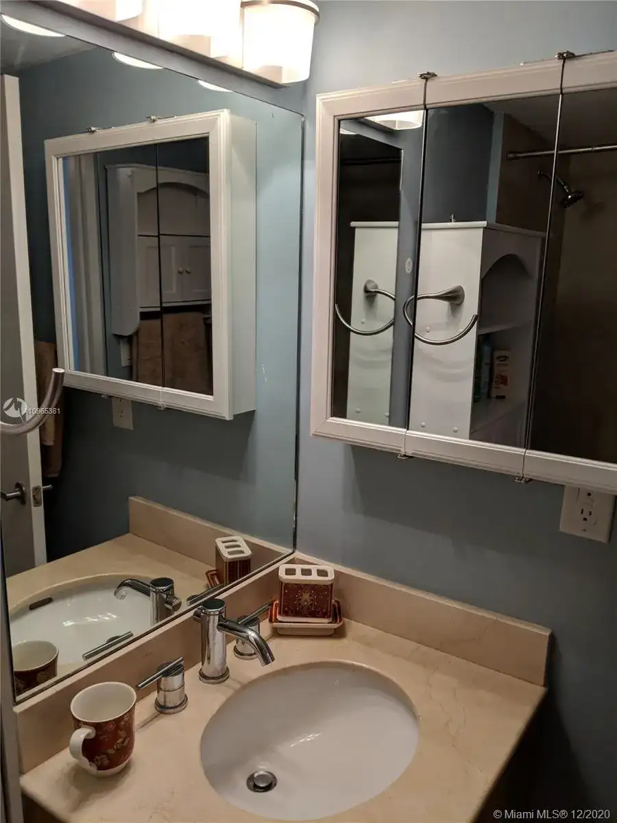 10275 Collins Ave # 905, Bal Harbour FL 33154 photo 5