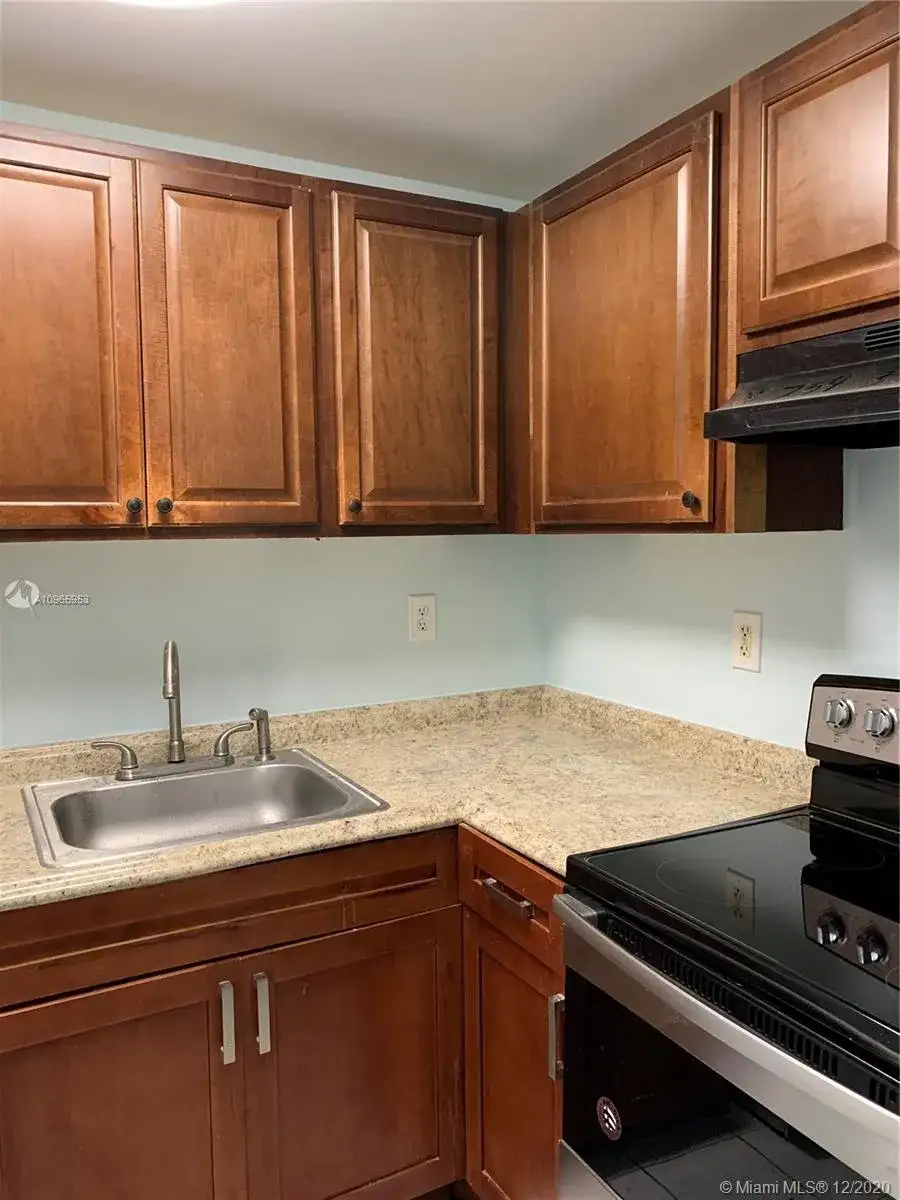 241 SE 9th Ave # 109, Pompano Beach FL 33060 photo 5