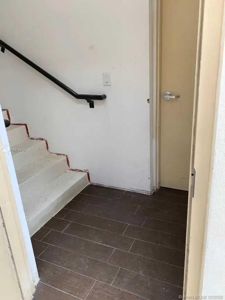 4733 E 10th Ln, Hialeah FL 33013 photo 2