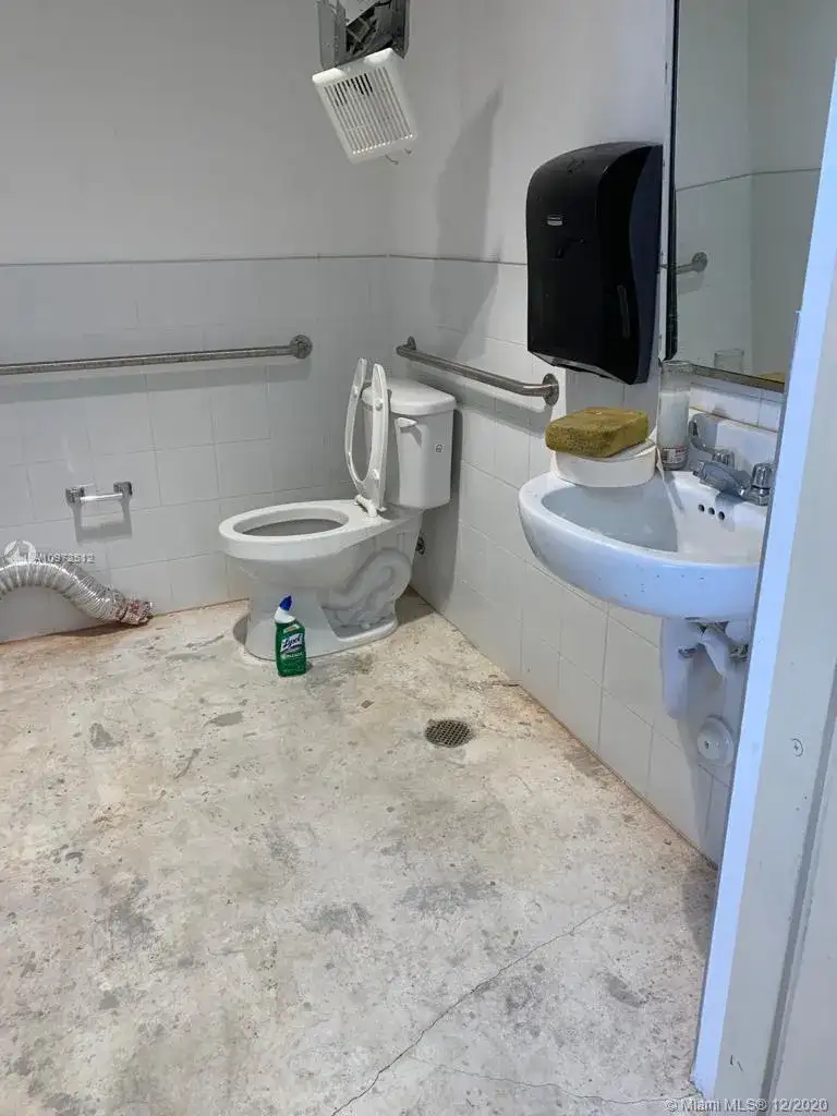 4733 E 10th Ln, Hialeah FL 33013 photo 3