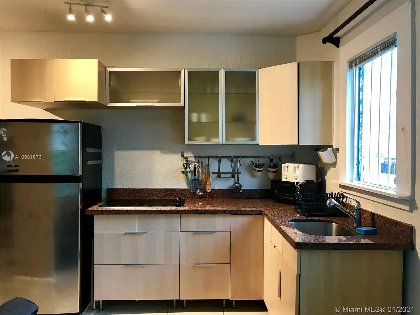 842 Meridian Ave # 1E, Miami Beach FL 33139 photo 2