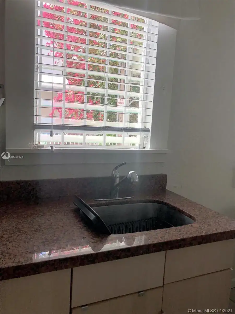 842 Meridian Ave # 1E, Miami Beach FL 33139 photo 4