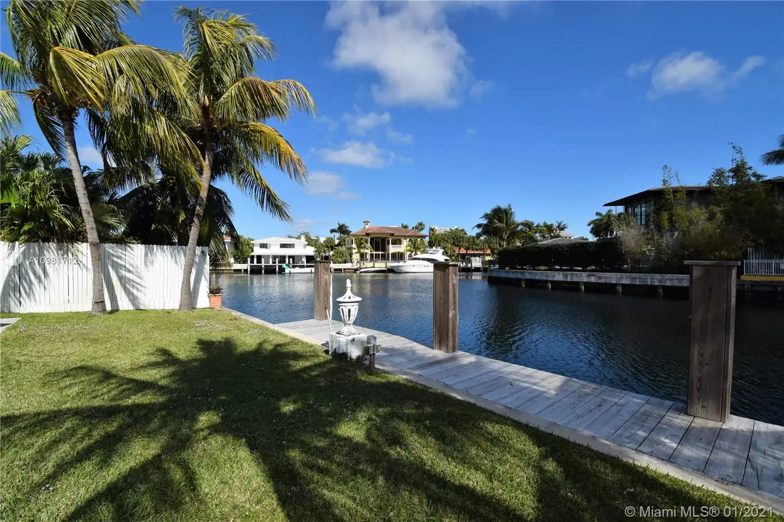 16473 NE 31st Ave, North Miami Beach FL 33160 photo 2