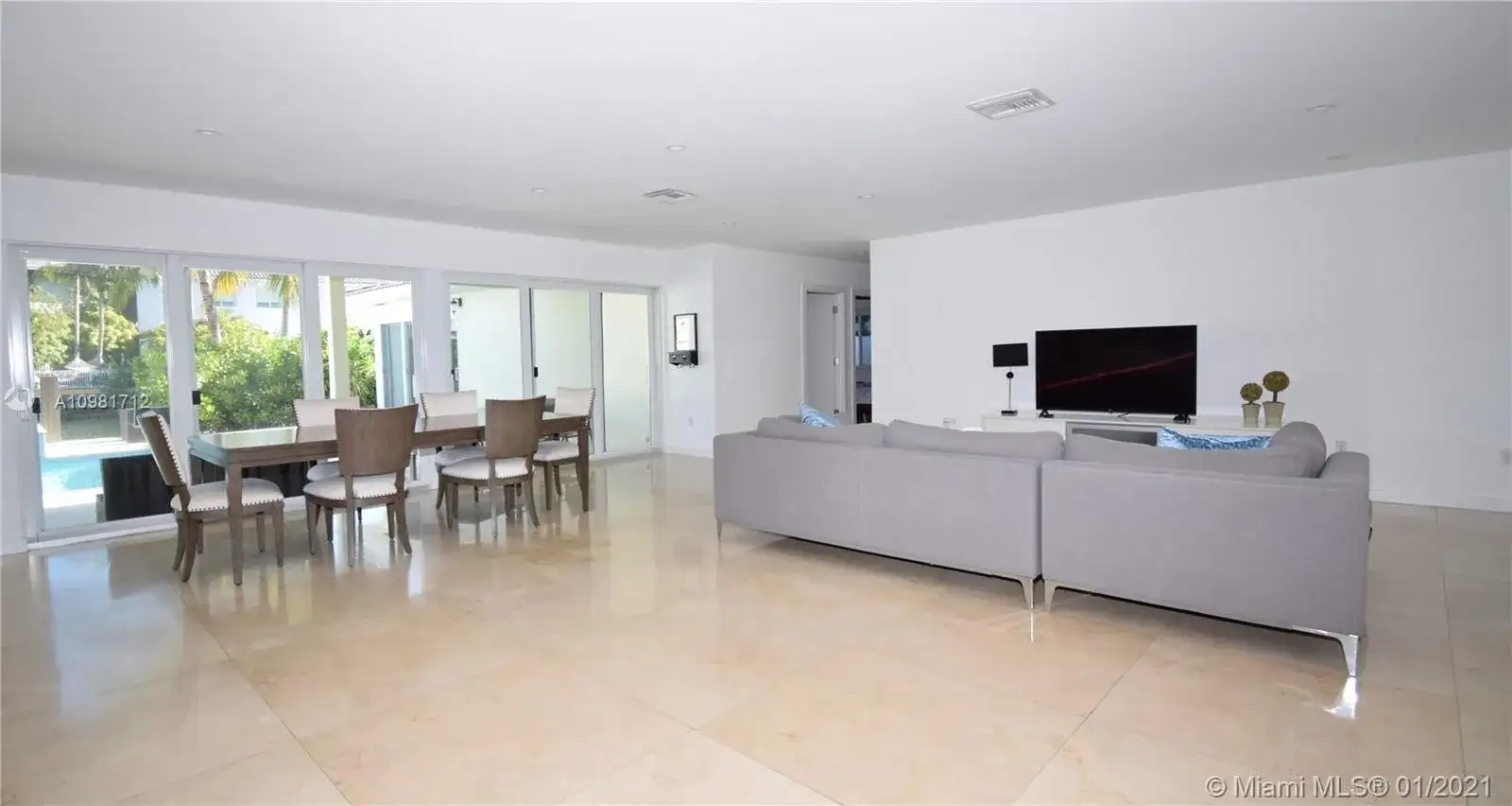 16473 NE 31st Ave, North Miami Beach FL 33160 photo 4