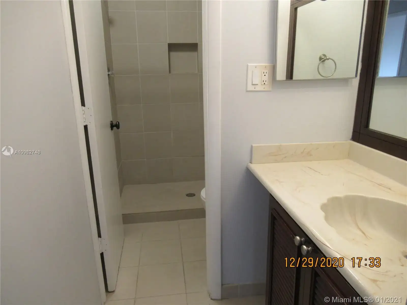6001 Shakerwood Cir # 205, Tamarac FL 33319 photo 4