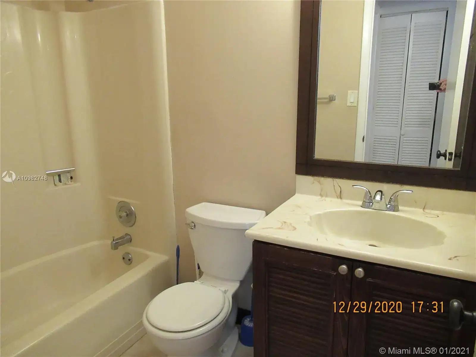 6001 Shakerwood Cir # 205, Tamarac FL 33319 photo 5