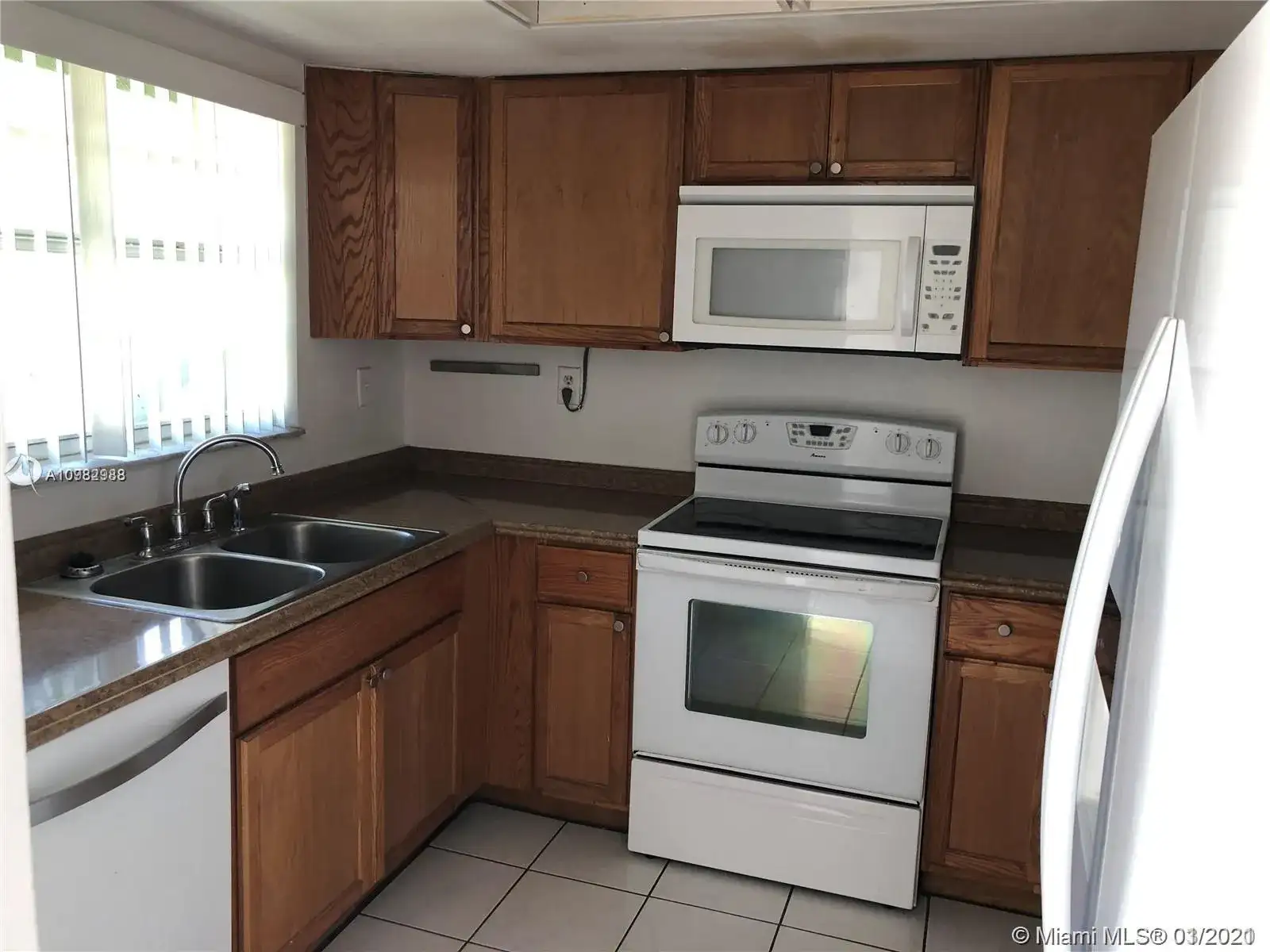 11133 NW 7th St # 3, Miami FL 33172 photo 3
