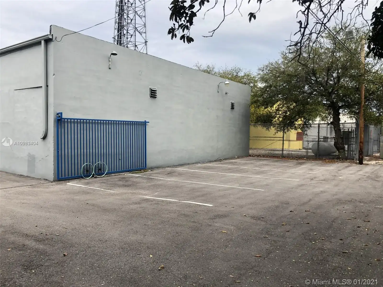 1324 NW 29th St, Miami FL 33142 photo 3