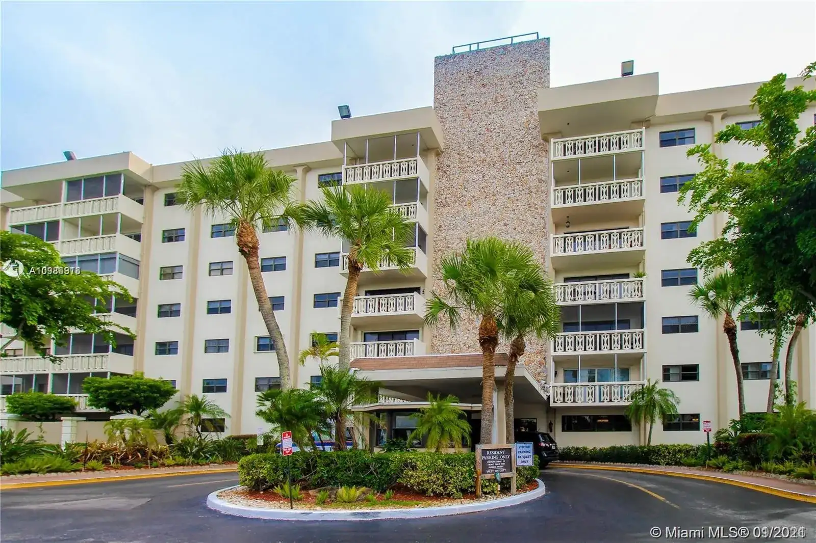800 NE 195th St # 419, Miami FL 33179 photo 2