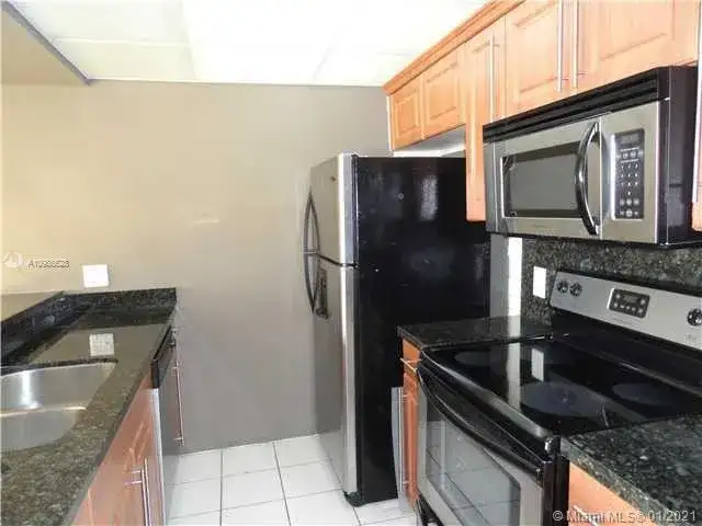 8100 Geneva Ct # 546, Doral FL 33166 photo 2