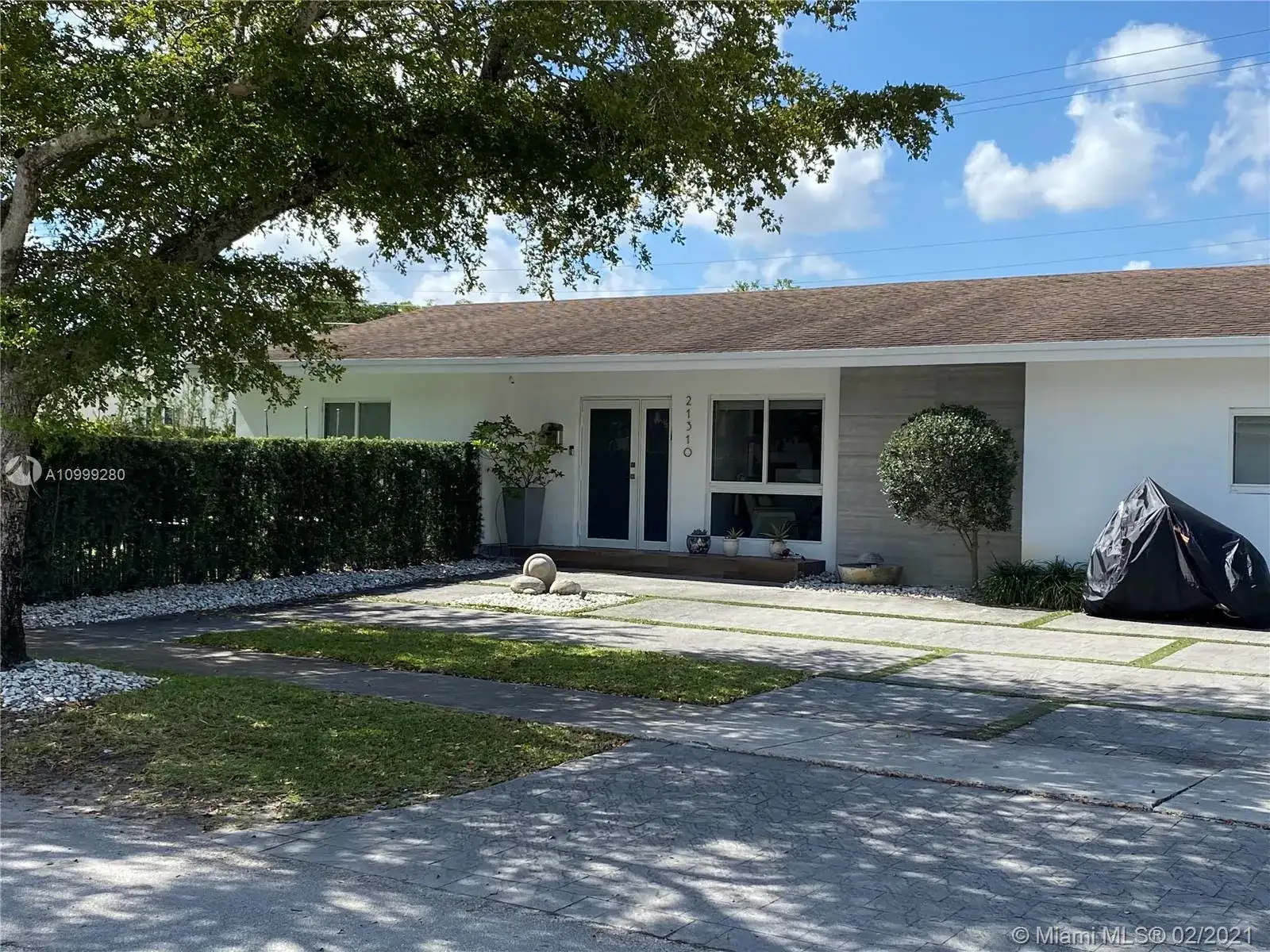 21310 NE 20th Ave, Miami FL 33179 photo 2
