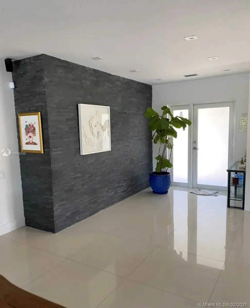 21310 NE 20th Ave, Miami FL 33179 photo 3