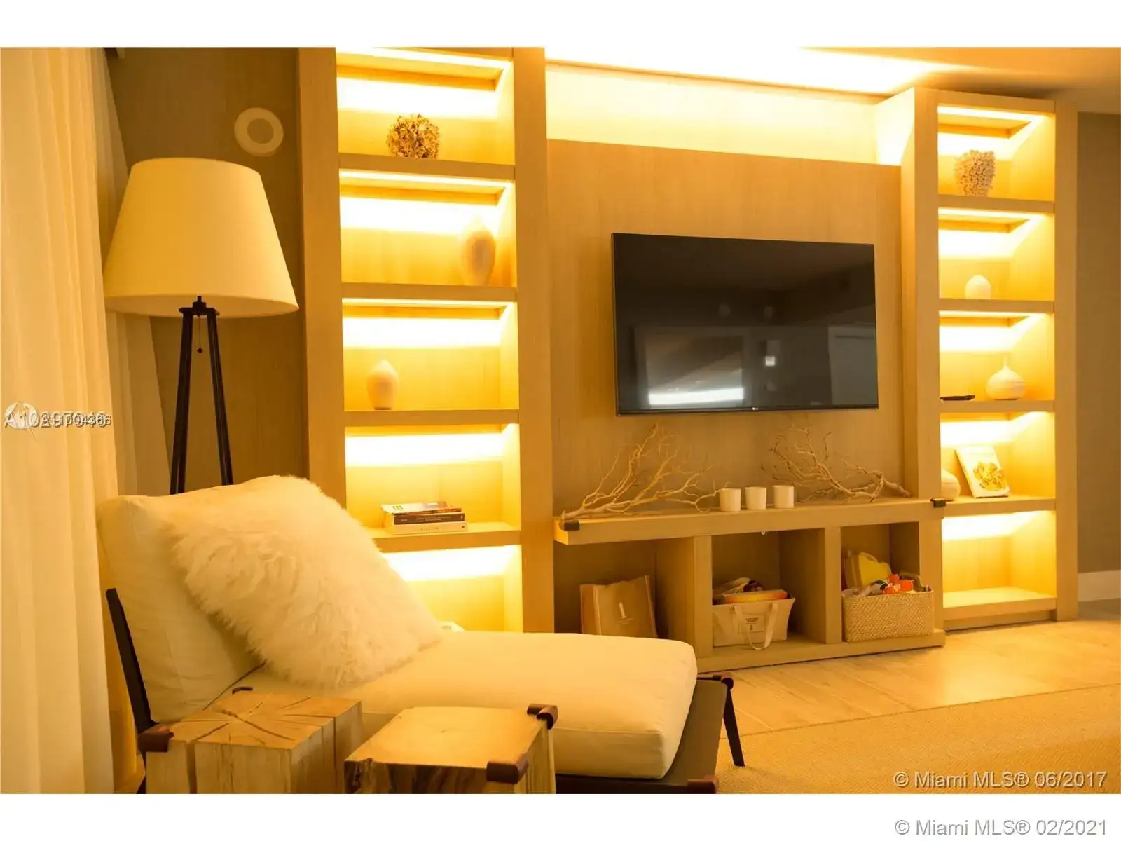 102 24th St # 1115, Miami Beach FL 33139 photo 2