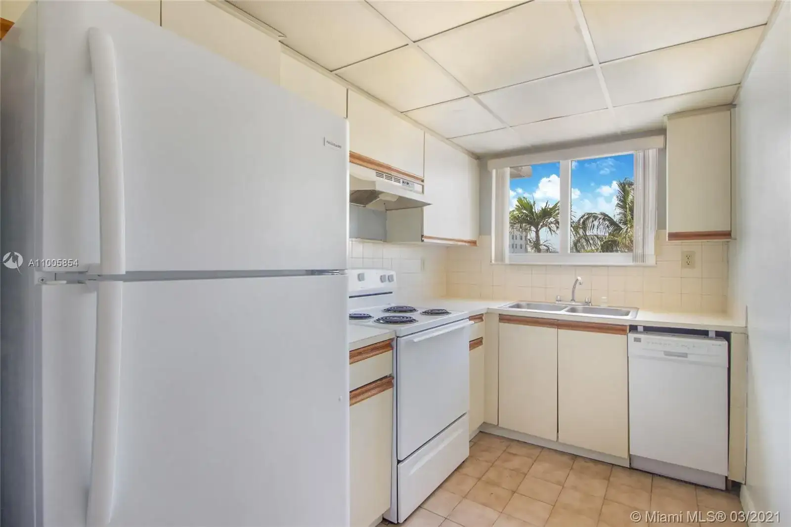 2457 Collins Ave # 408, Miami Beach FL 33140 photo 3