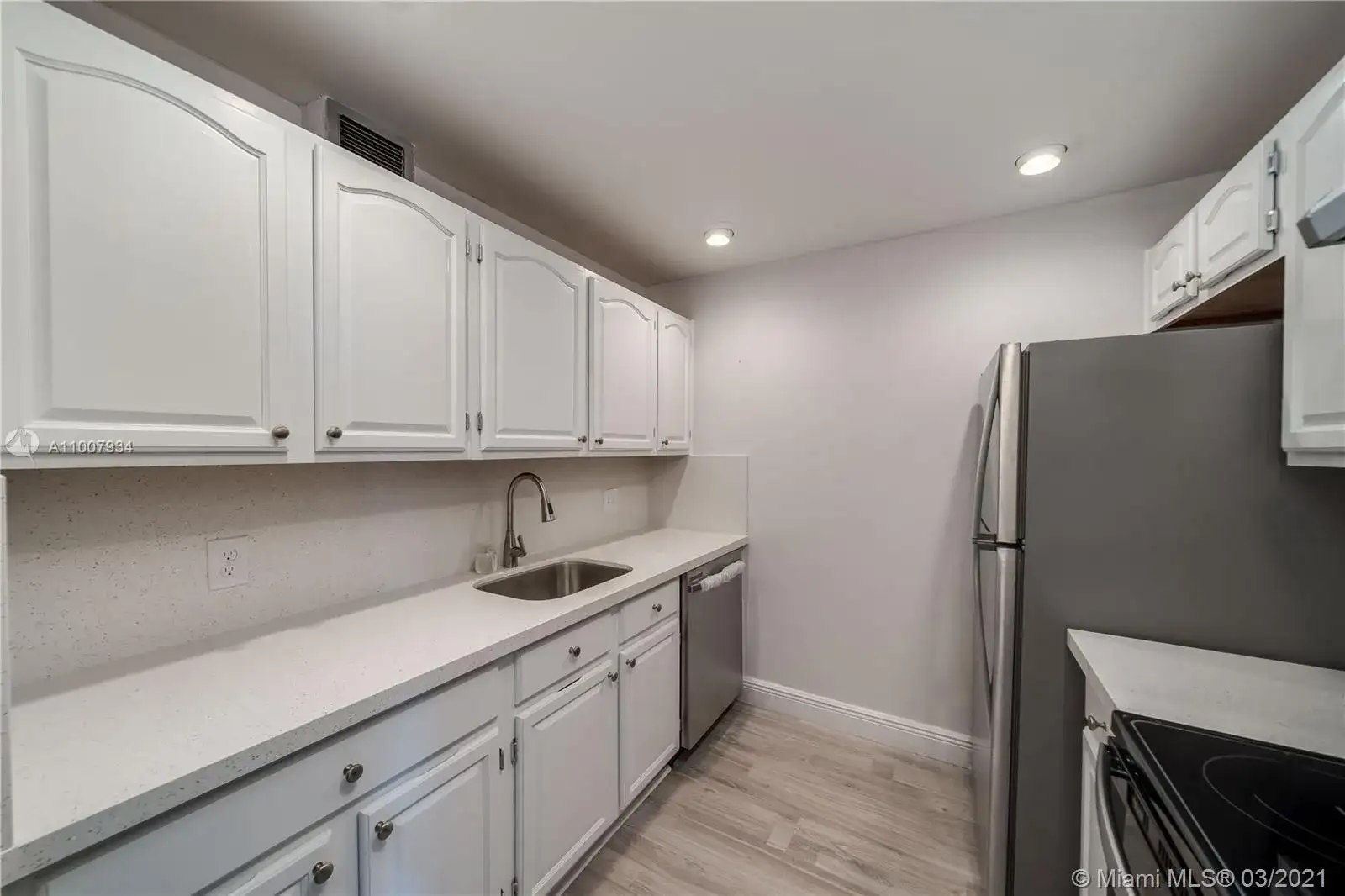 300 SW 134th Way # 203E, Pembroke Pines FL 33027 photo 4