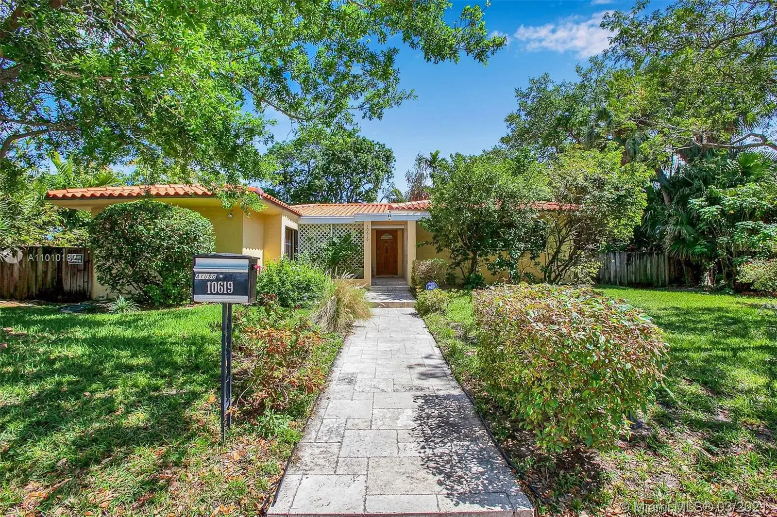 10619 NE 10th Pl, Miami Shores FL 33138 photo 2