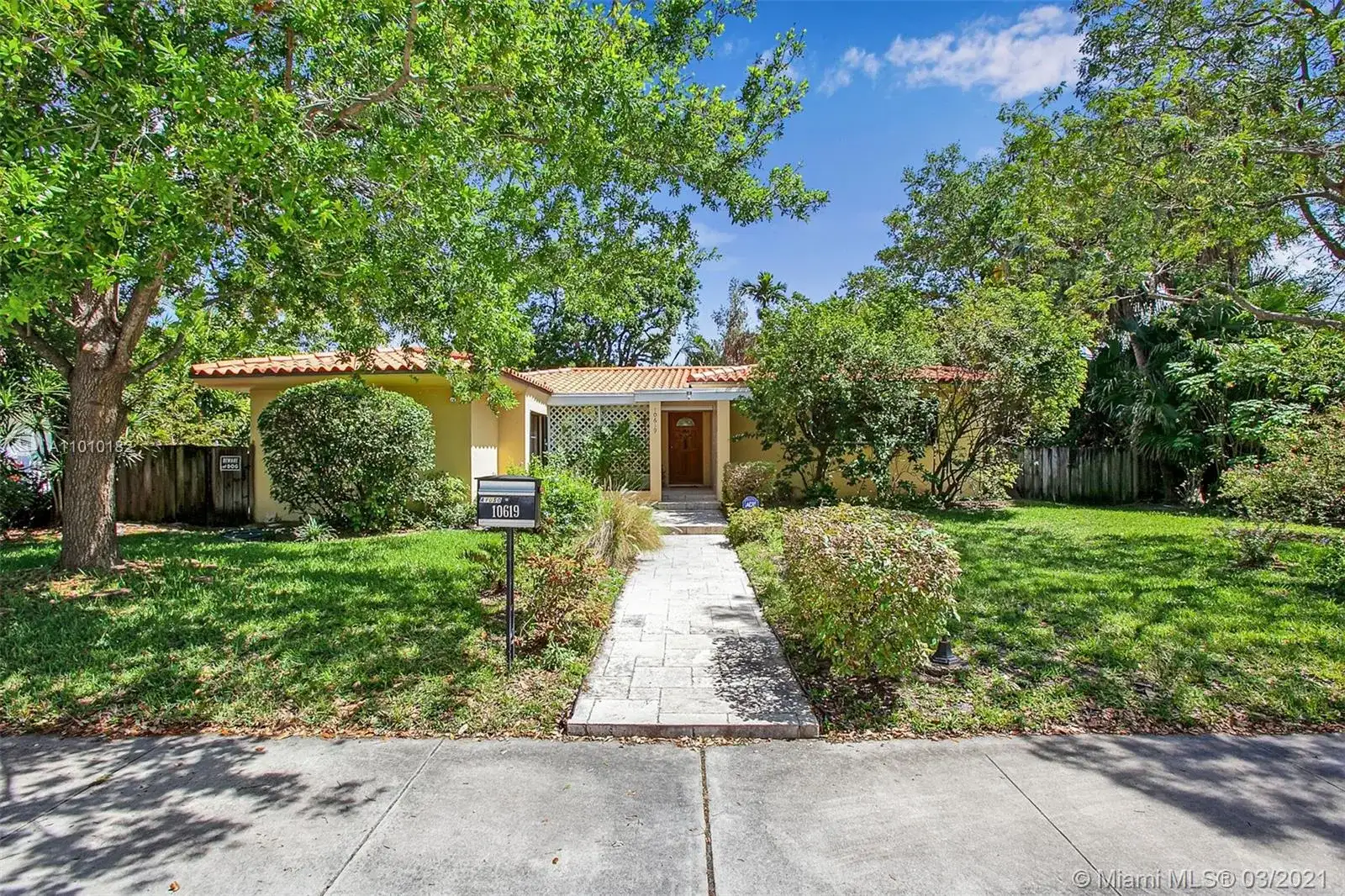10619 NE 10th Pl, Miami Shores FL 33138 photo 3