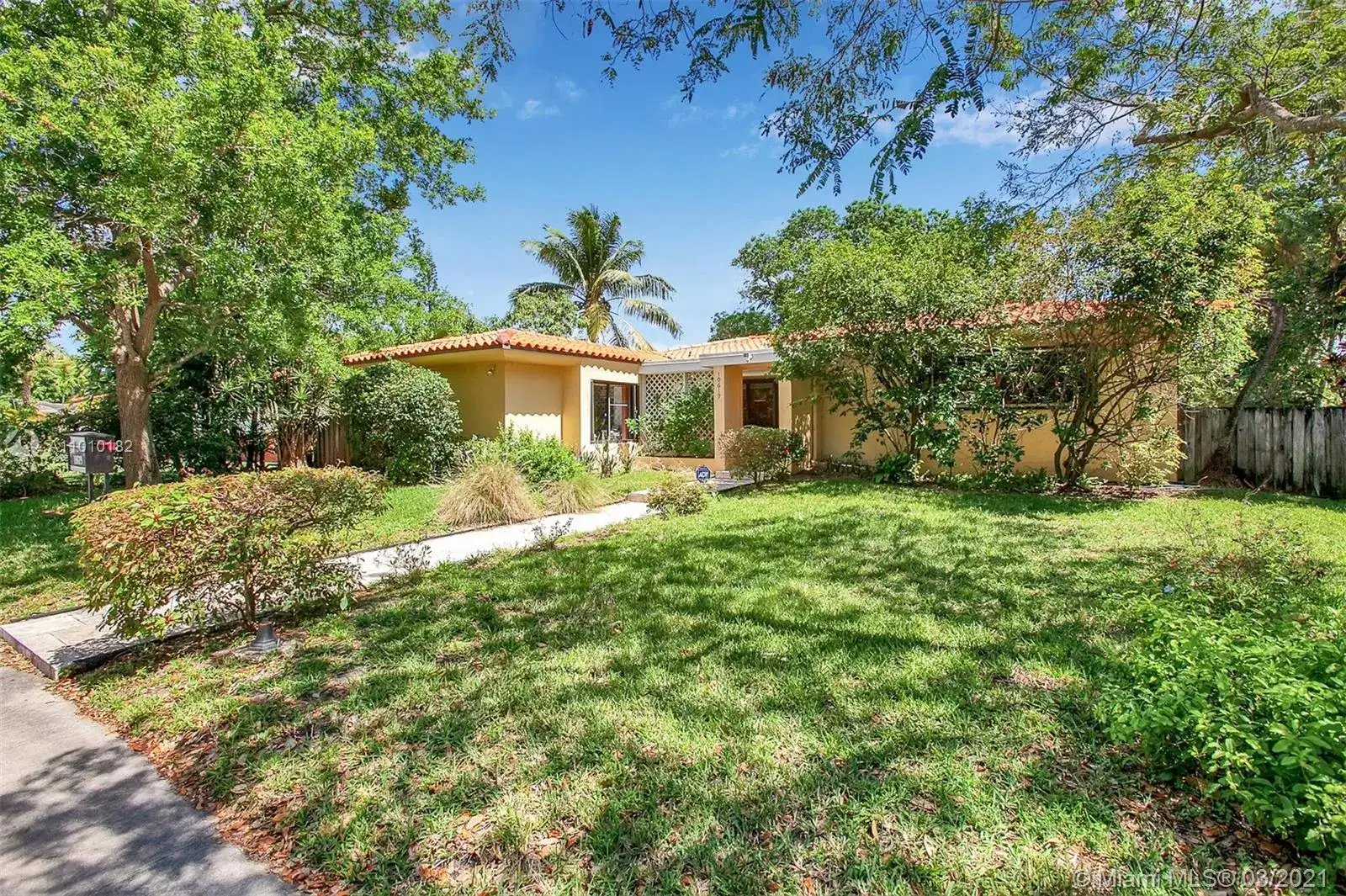 10619 NE 10th Pl, Miami Shores FL 33138 photo 4