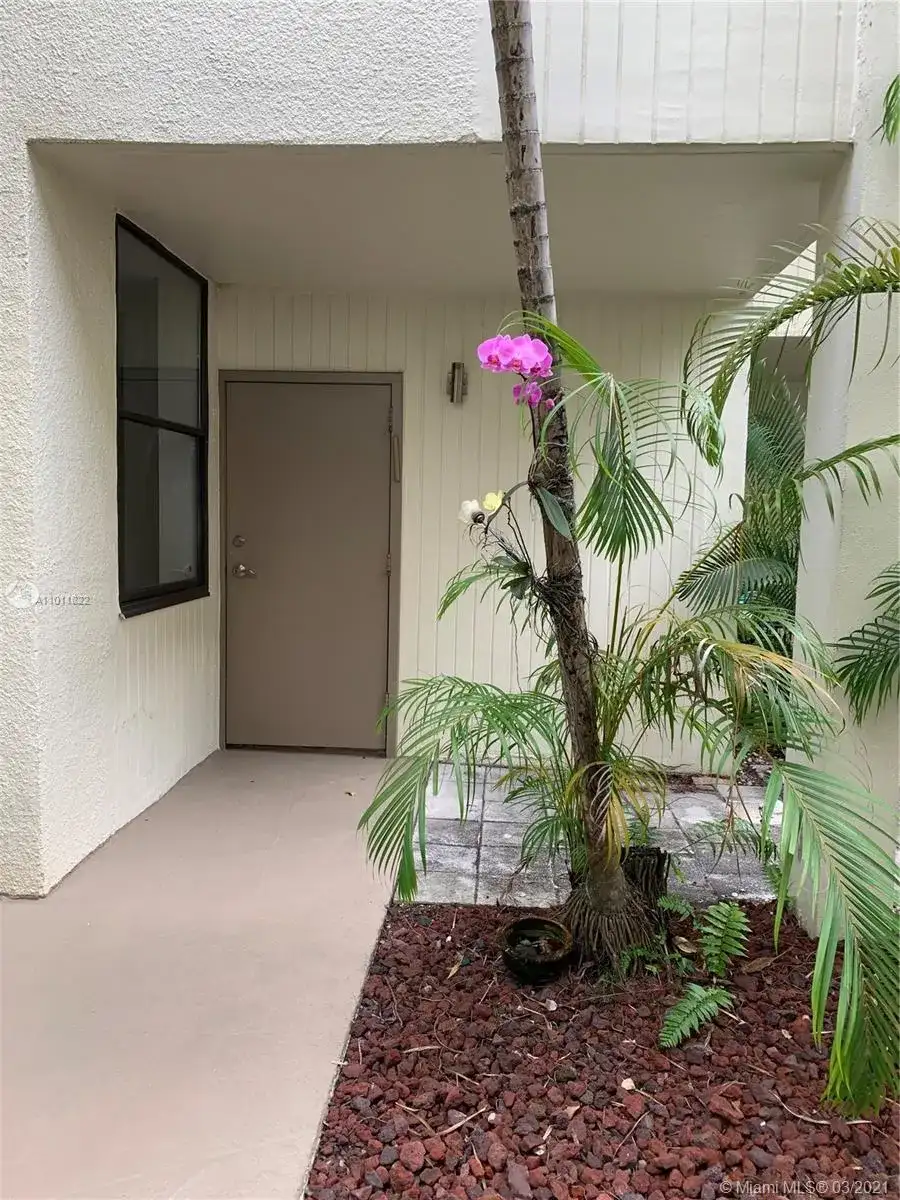 20291 NE 30th Ave # 121, Aventura FL 33180 photo 2