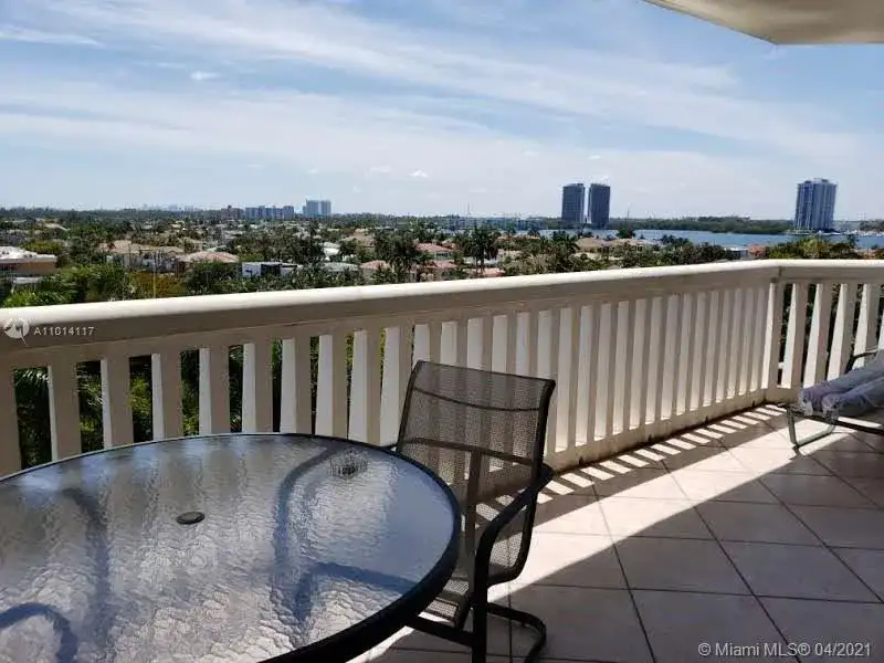 2000 Island Blvd # 703, Aventura FL 33160 photo 2