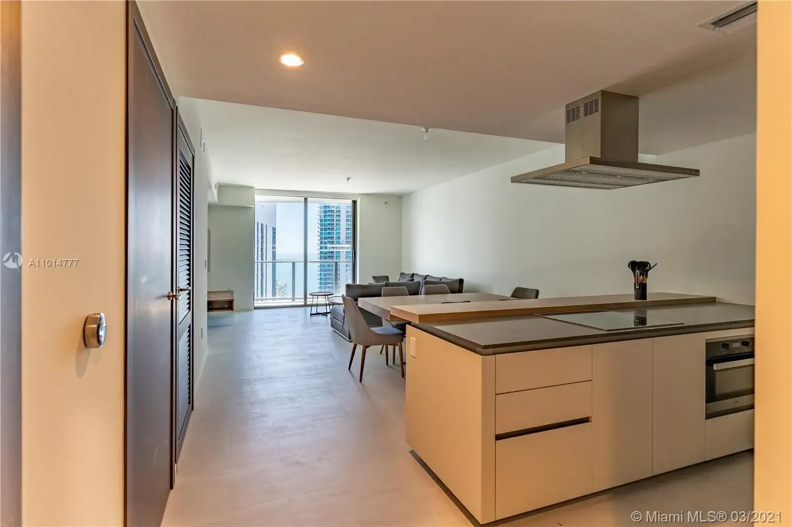 1000 Brickell Plz # 4703, Miami FL 33131 photo 2
