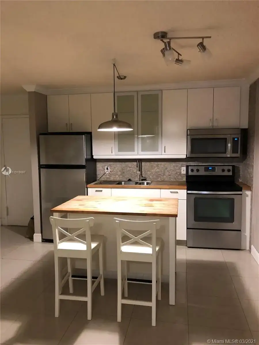 130 S Shore Dr # 2B, Miami Beach FL 33141 photo 2