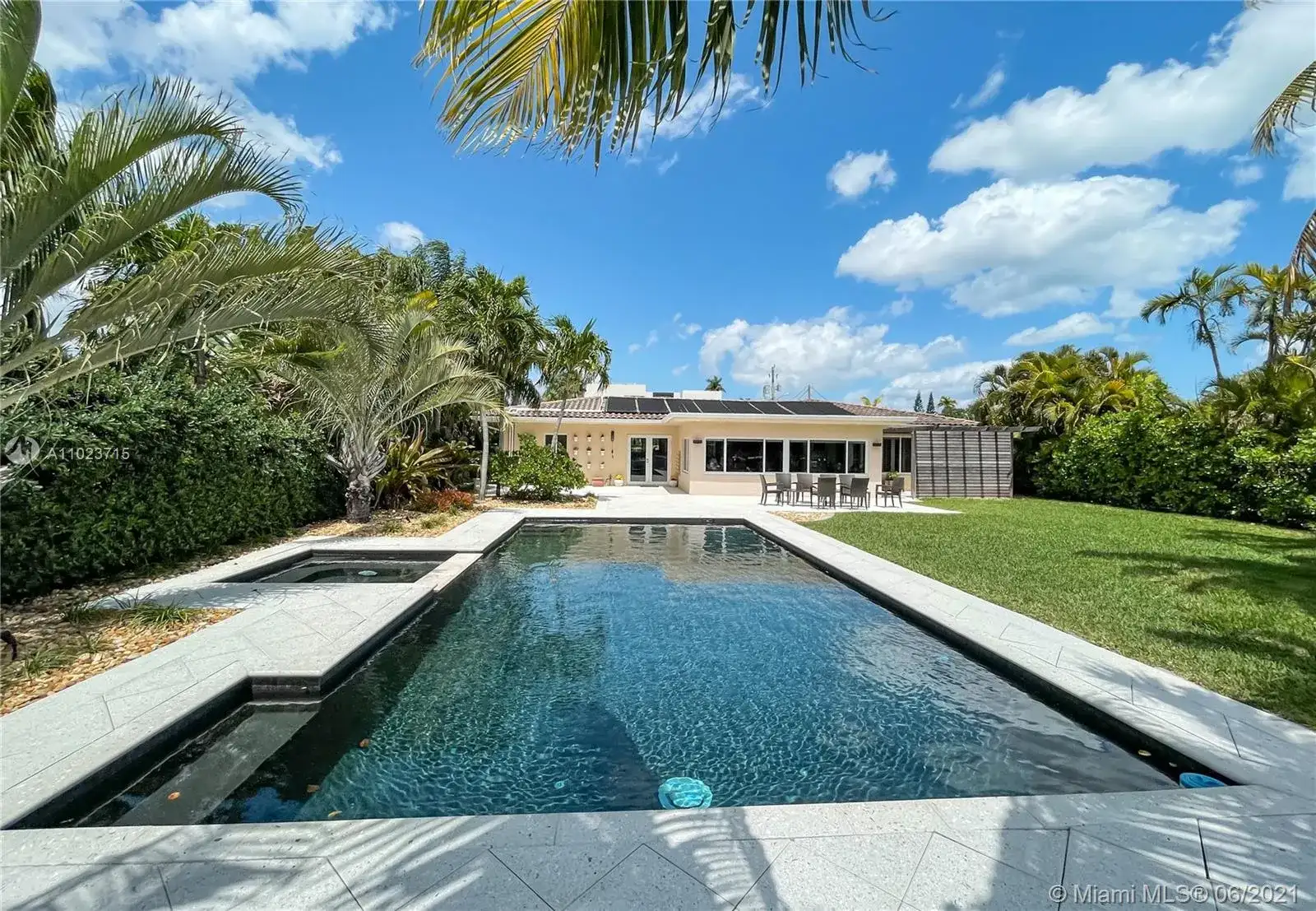 2104 NE 124th St, North Miami FL 33181 photo 2