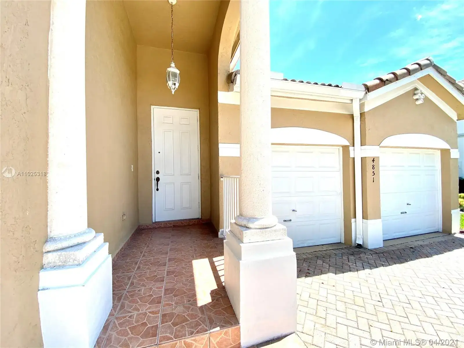 4851 NW 112th Ct, Doral FL 33178 photo 2