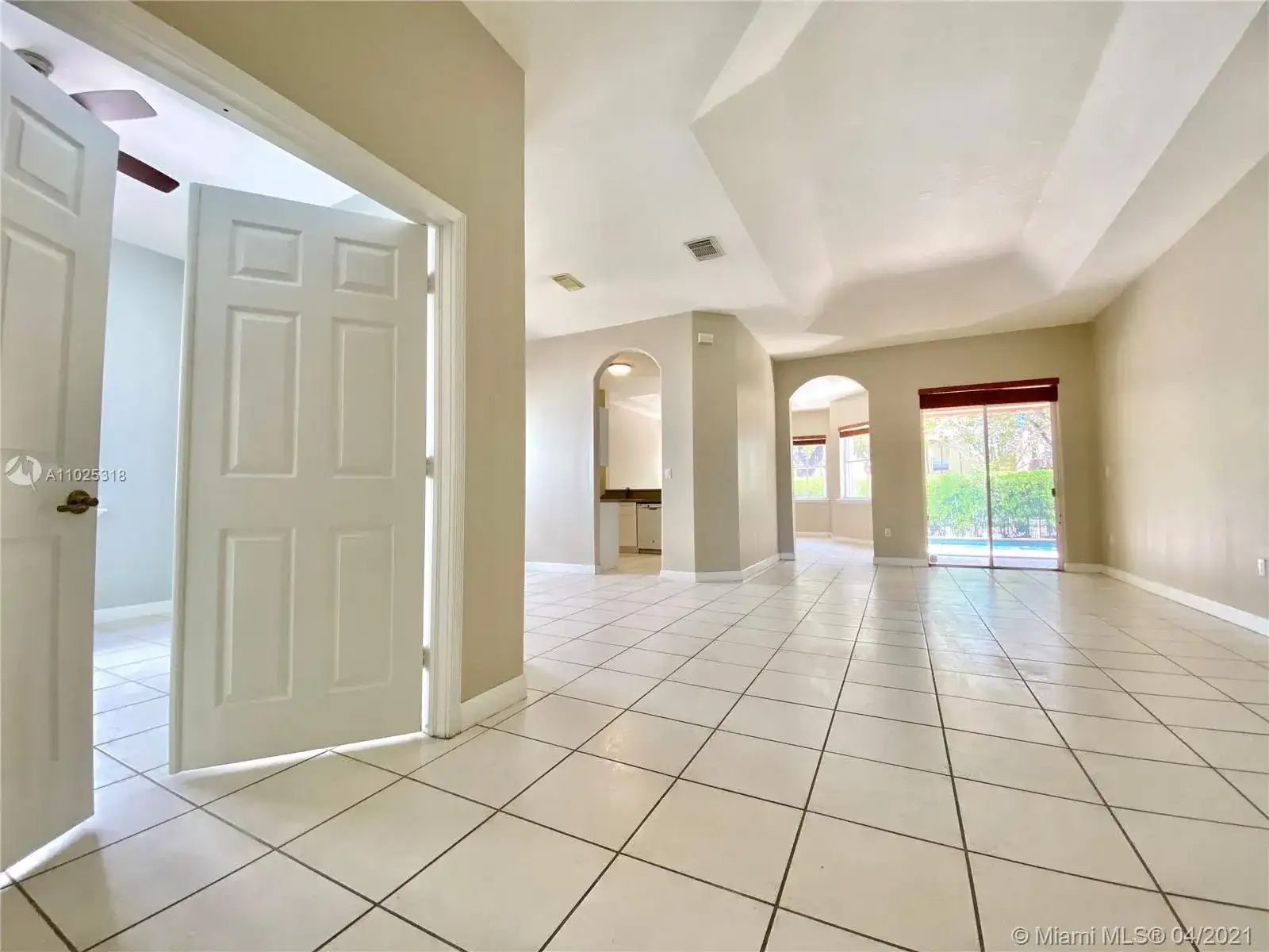 4851 NW 112th Ct, Doral FL 33178 photo 4
