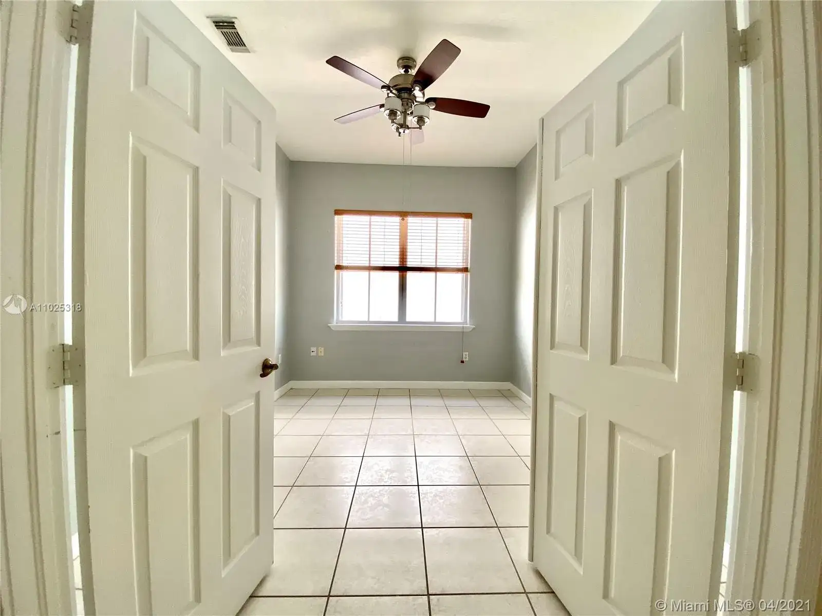 4851 NW 112th Ct, Doral FL 33178 photo 5