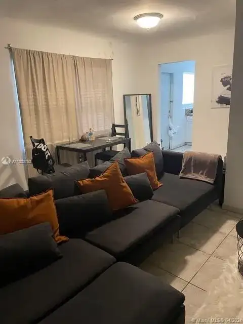2101 Bay Dr, Miami Beach FL 33141 photo 2