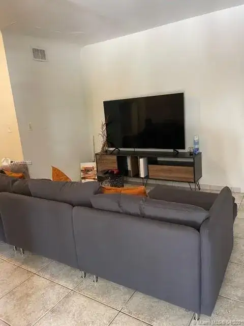 2101 Bay Dr, Miami Beach FL 33141 photo 3