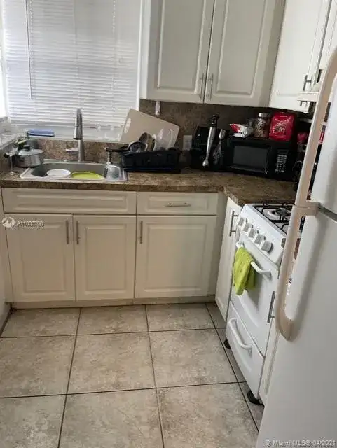 2101 Bay Dr, Miami Beach FL 33141 photo 5