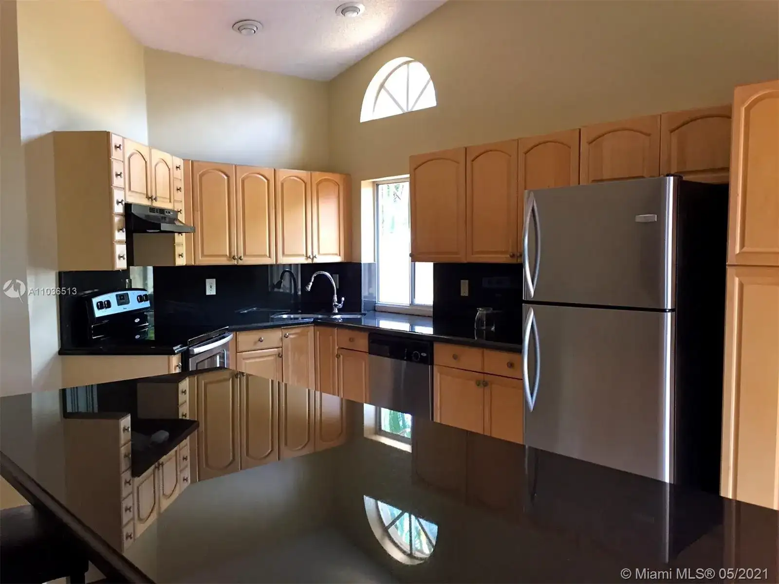 1350 Seagrape Cir, Weston FL 33326 photo 5