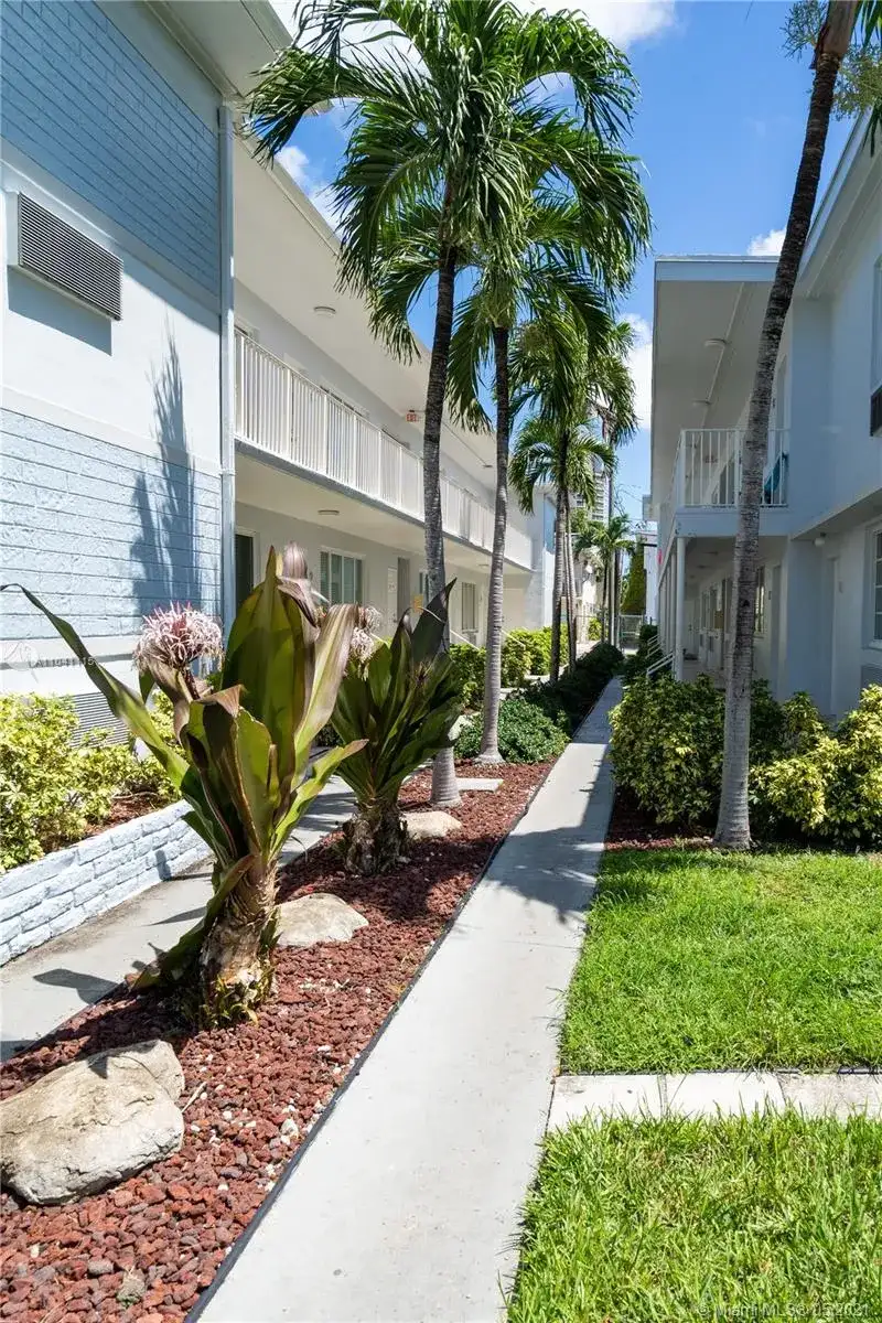 7315 Carlyle Ave # 15, Miami Beach FL 33141 photo 2