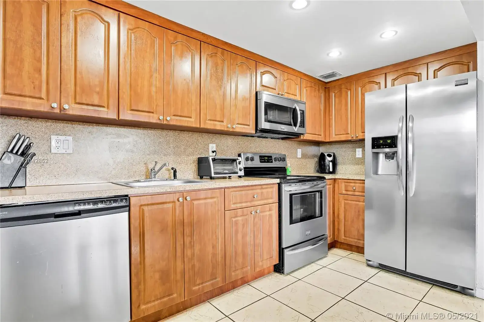 17500 NW 68th Ave # D2006, Hialeah FL 33015 photo 3