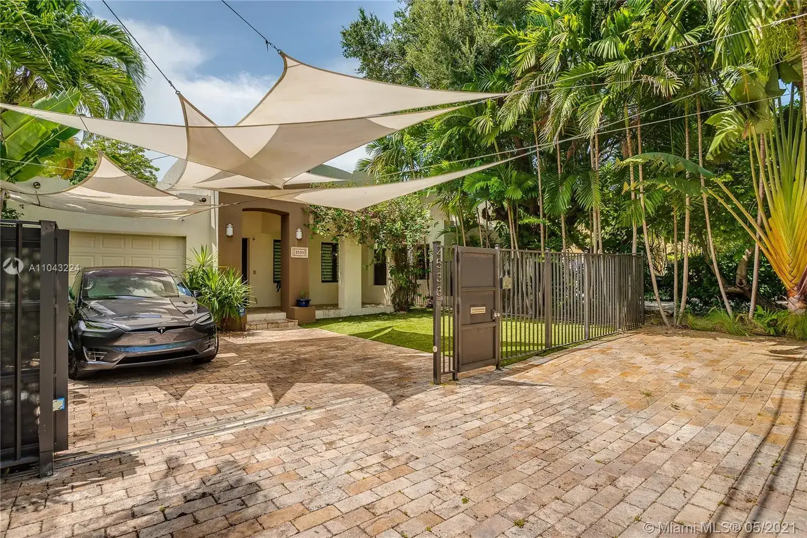 2533 Andros Ave, Coconut Grove FL 33133 photo 2