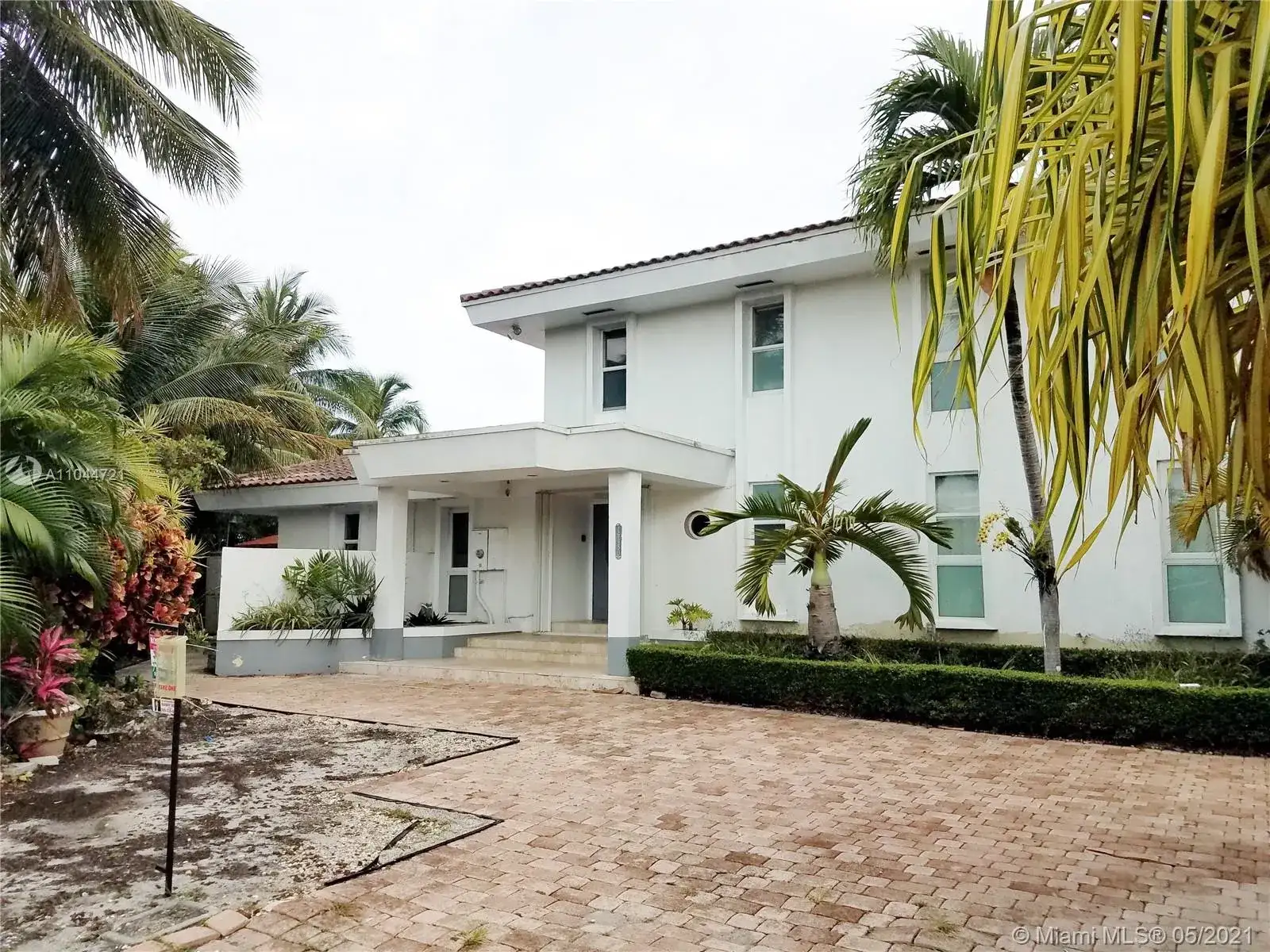 16480 NE 30th Ave, North Miami Beach FL 33160 photo 2