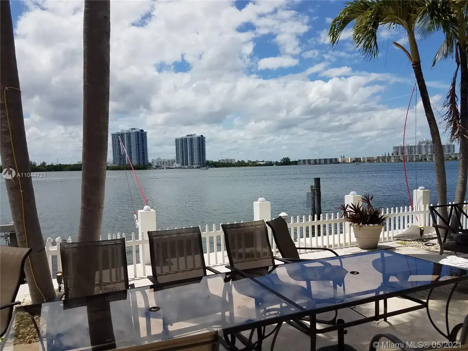 16480 NE 30th Ave, North Miami Beach FL 33160 photo 3