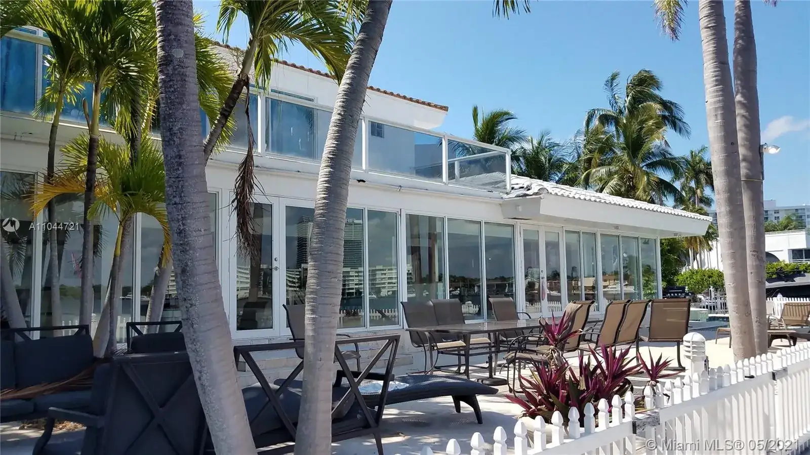 16480 NE 30th Ave, North Miami Beach FL 33160 photo 4