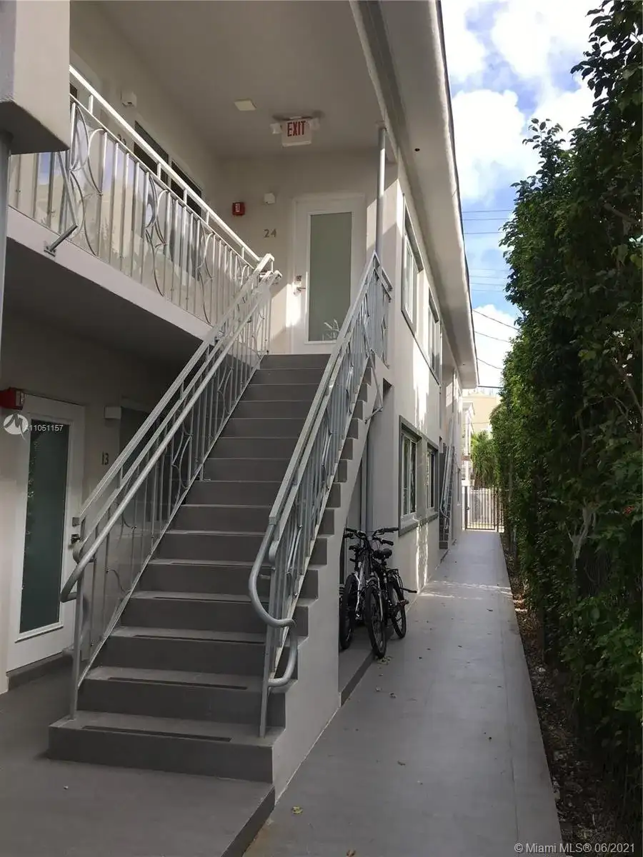 1035 Euclid Ave # 15, Miami Beach FL 33139 photo 4