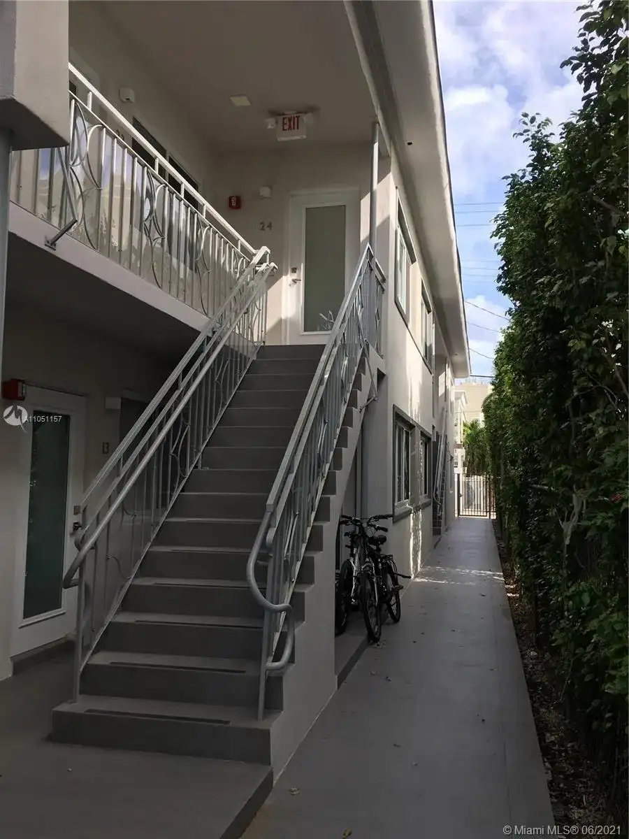 1035 Euclid Ave # 15, Miami Beach FL 33139 photo 5
