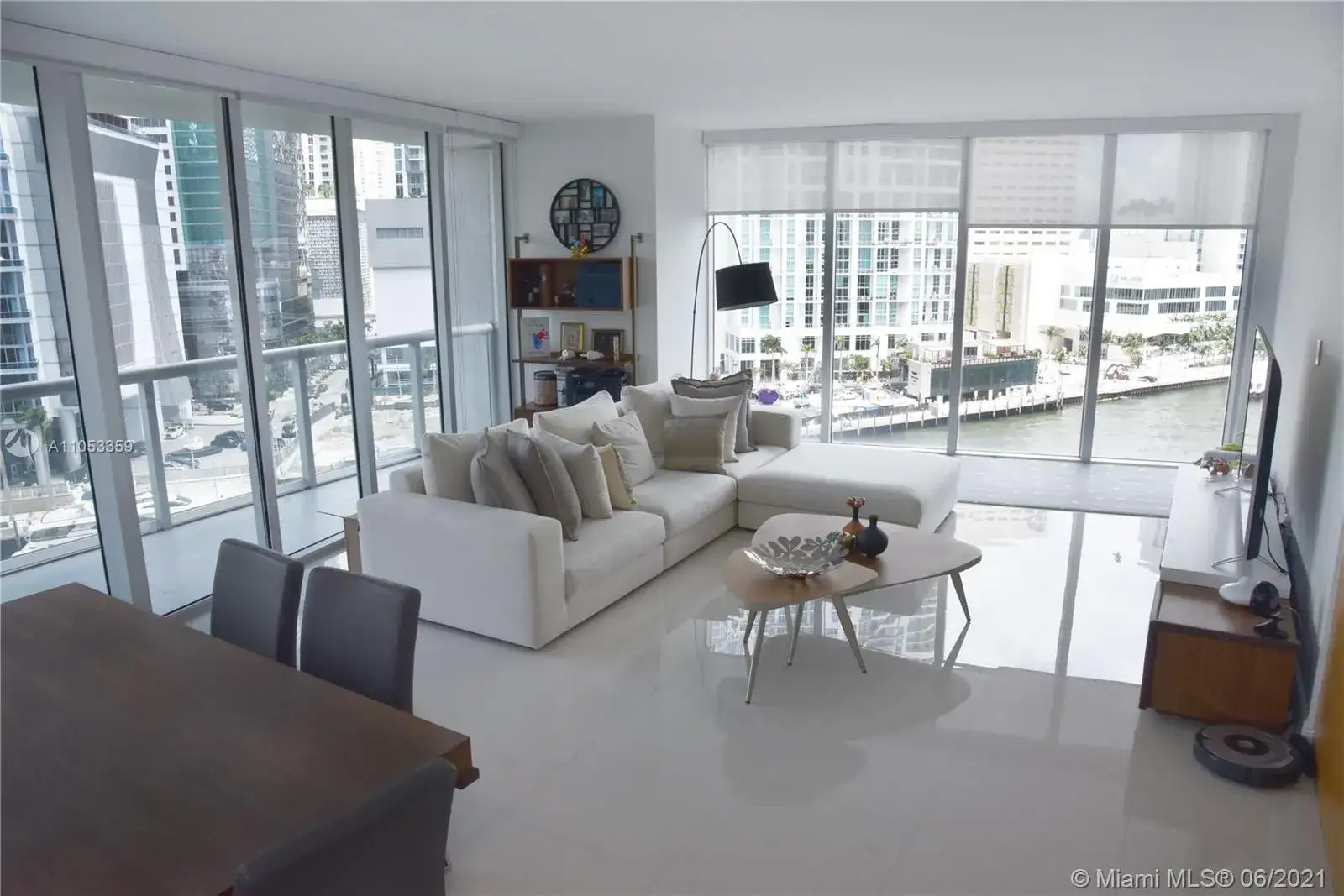 465 Brickell Ave # 1002, Miami FL 33131 photo 3