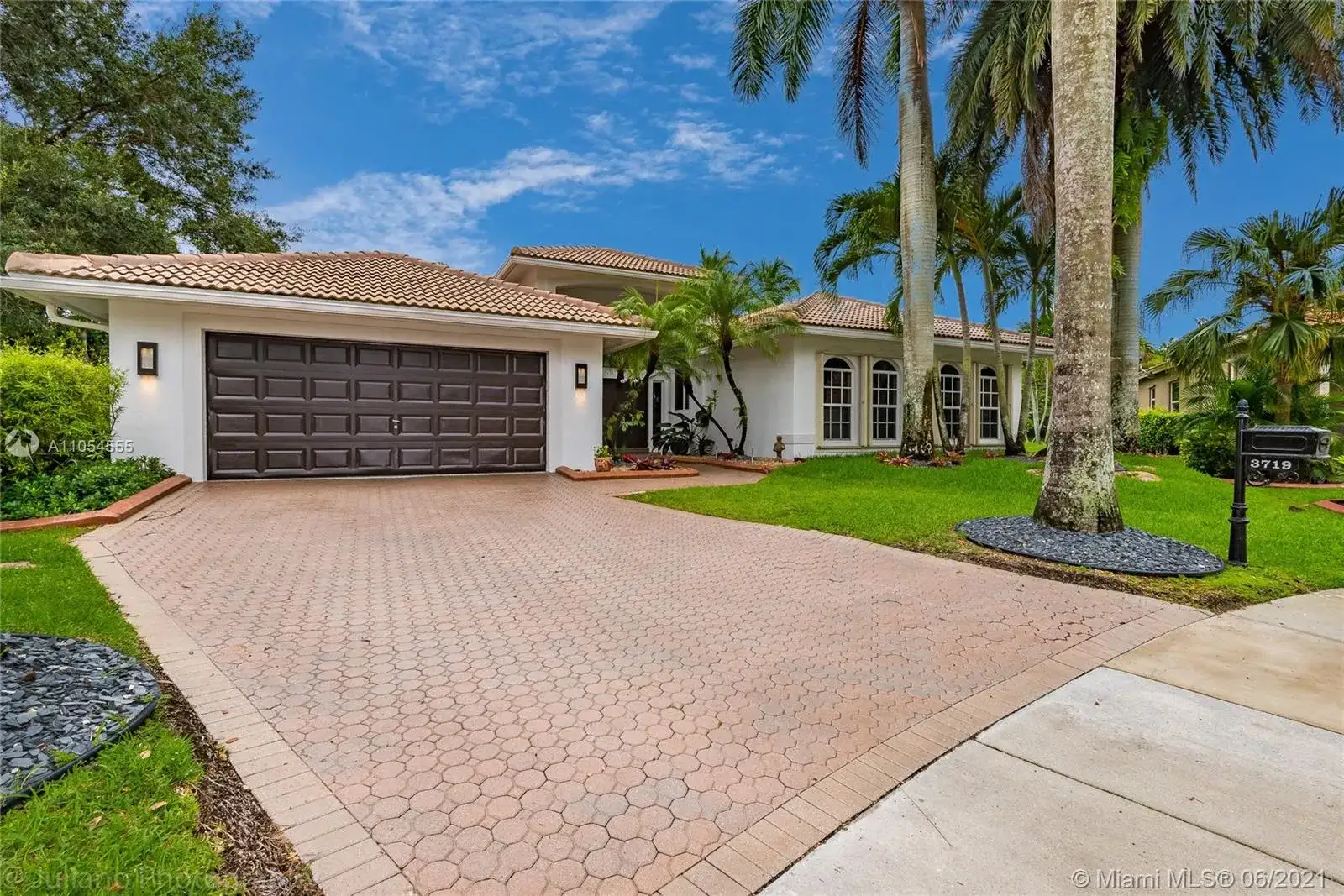3719 Oak Ridge Cir, Weston FL 33331 photo 2