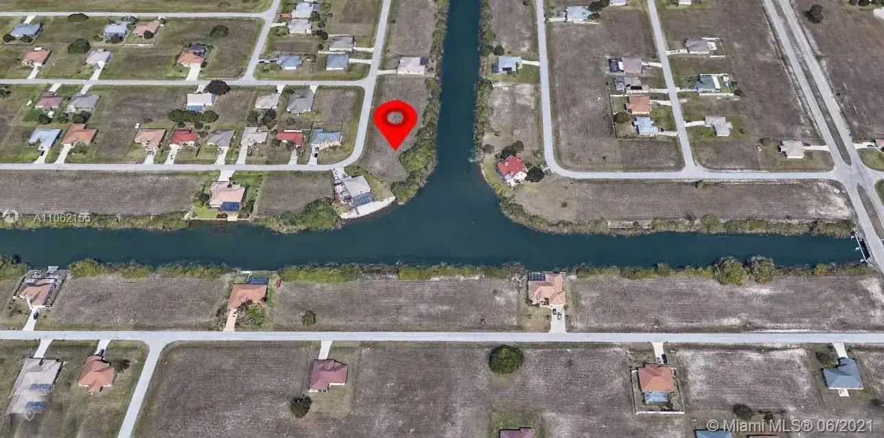 905 NW 9TH PL, Cape Coral FL 33993 photo 2
