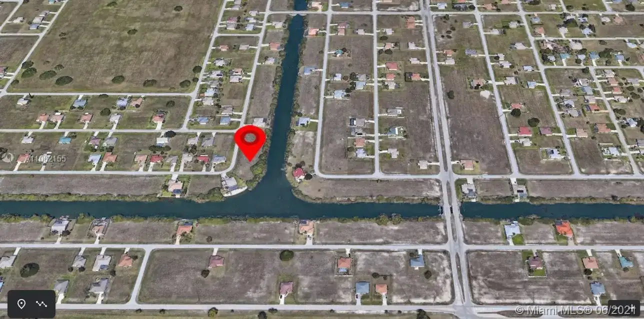 905 NW 9TH PL, Cape Coral FL 33993 photo 4