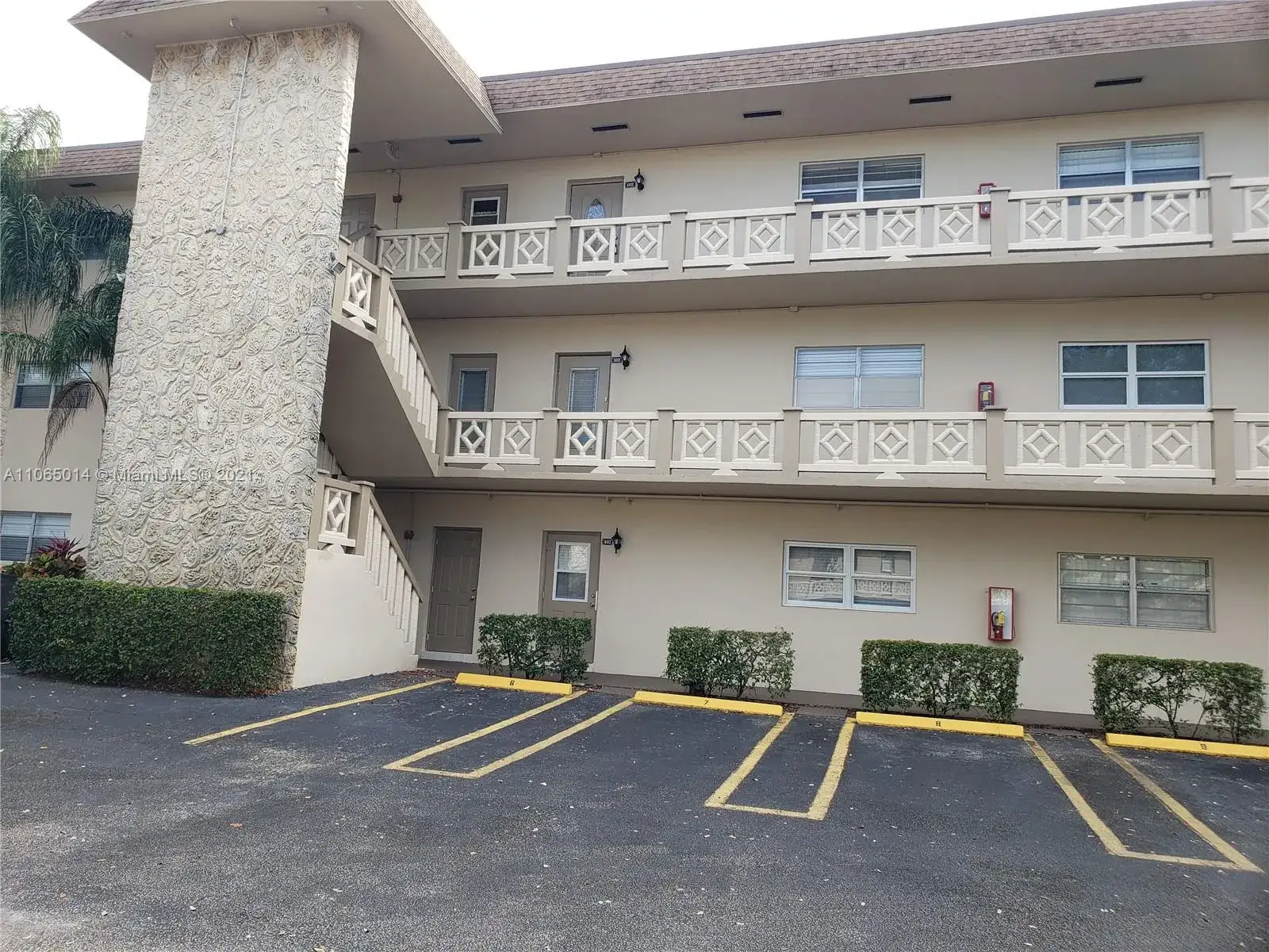 4700 NW 35th St # 602, Lauderdale Lakes FL 33319 photo 3