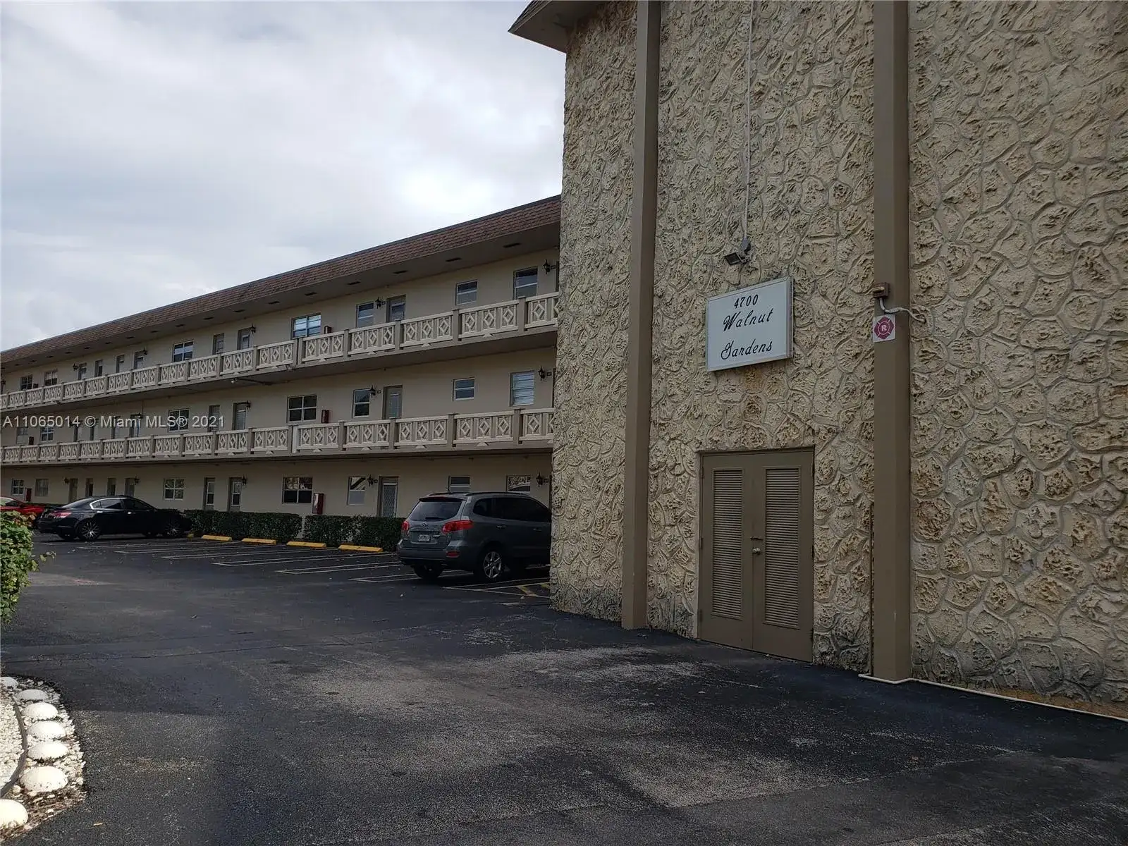 4700 NW 35th St # 602, Lauderdale Lakes FL 33319 photo 4