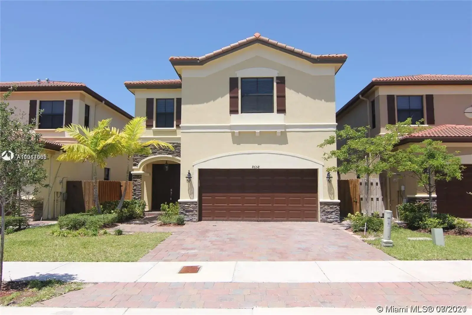 8658 NW 99th Path, Doral FL 33178 photo 2